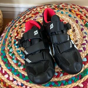 Peloton black cycling shoes